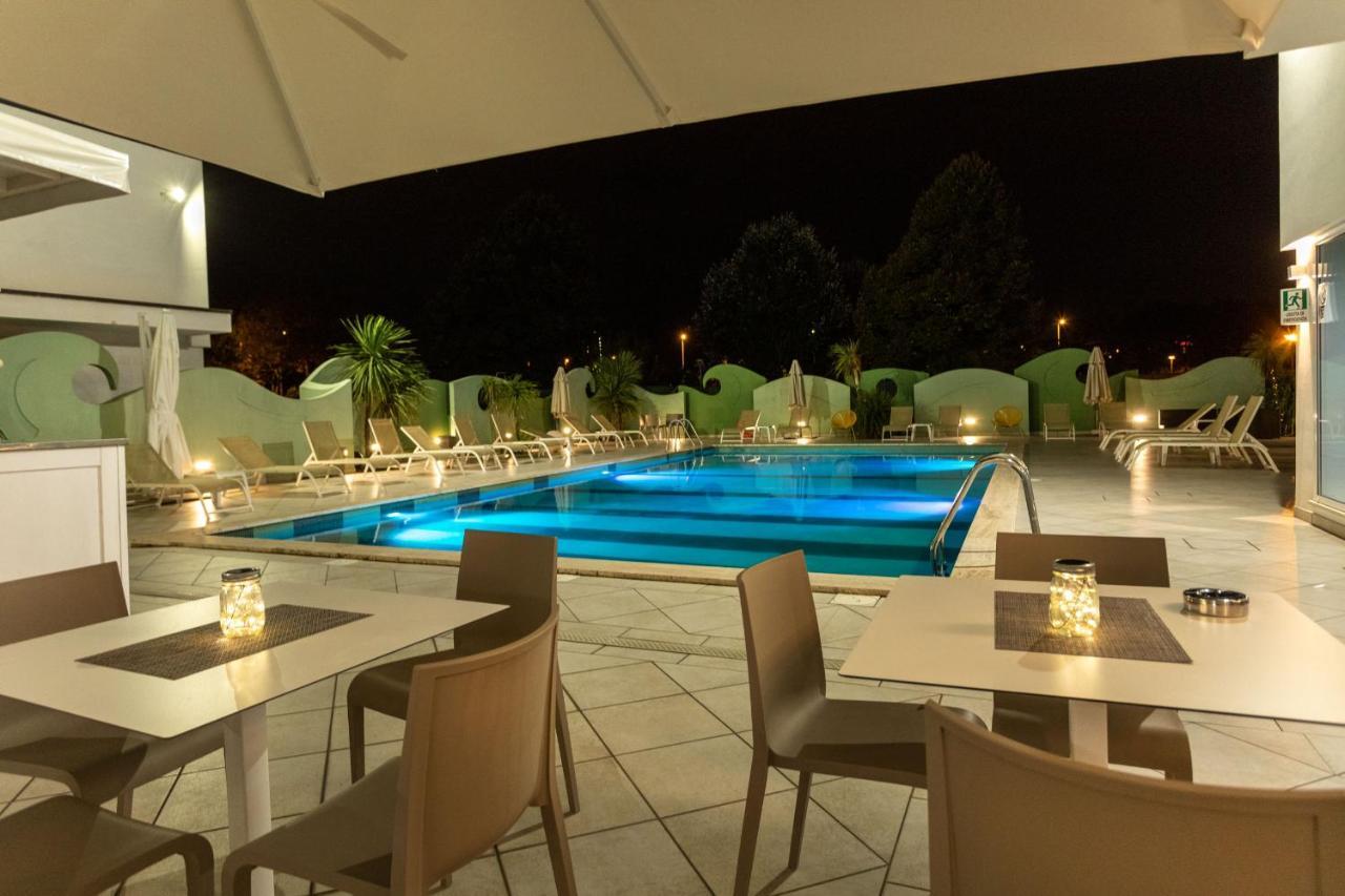 Nero D'Avorio Apartments Rimini Exterior photo